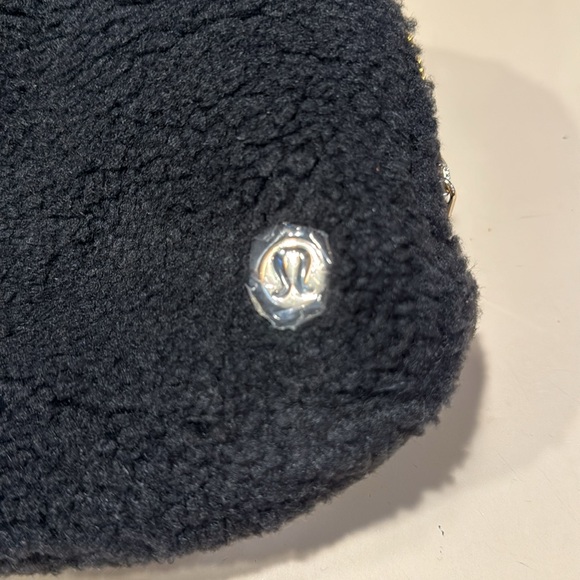 Lululemon Everywhere Belt Bag - Picture 2 of 5